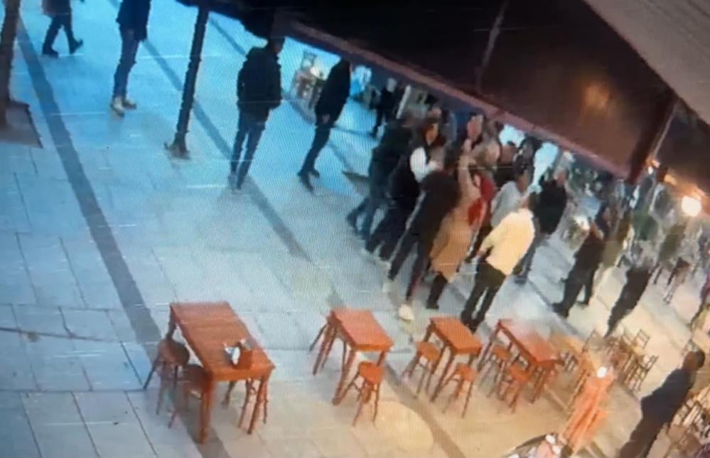17 yaşındaki kıza saldıran şahıs, vatandaşın gazabına uğradı: O anlar kamerada - 1. fotoğraf