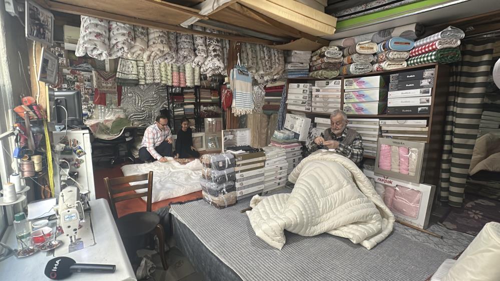 92 yaşındaki 'Yastıkçı Dede' mesleğini 3 kuşakla geleceğe taşıyor - 5. fotoğraf