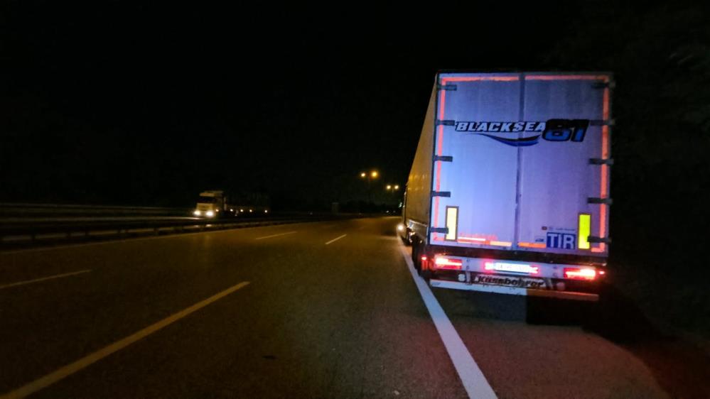 Aracıyla takla atıp sağ çıktı, hasara bakmak isterken canından oldu - 2. fotoğraf