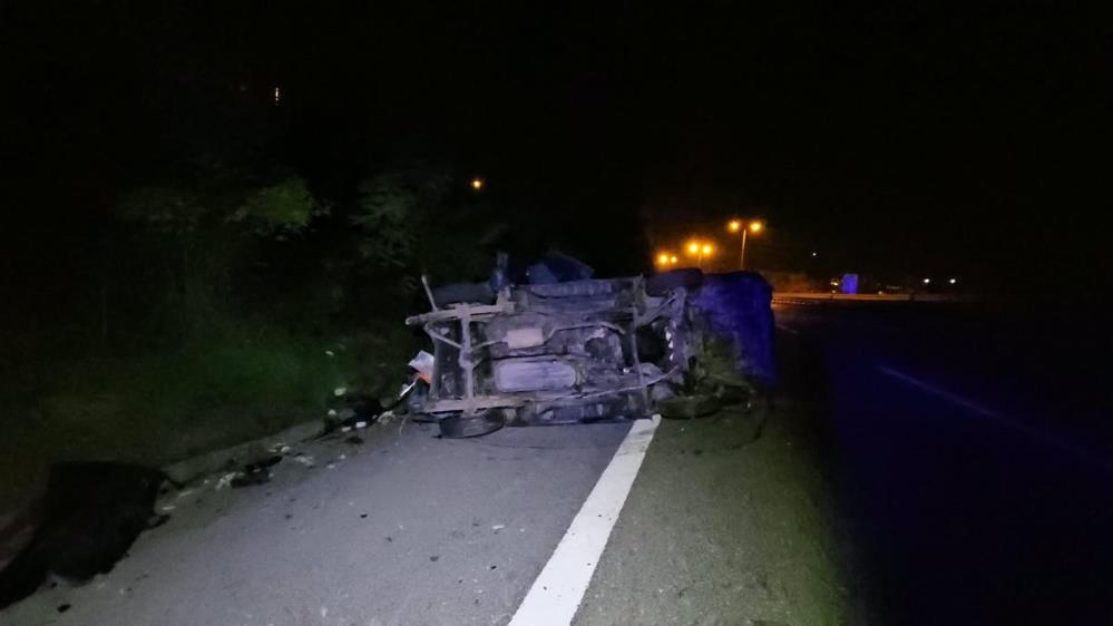 Aracıyla takla atıp sağ çıktı, hasara bakmak isterken canından oldu - 1. fotoğraf