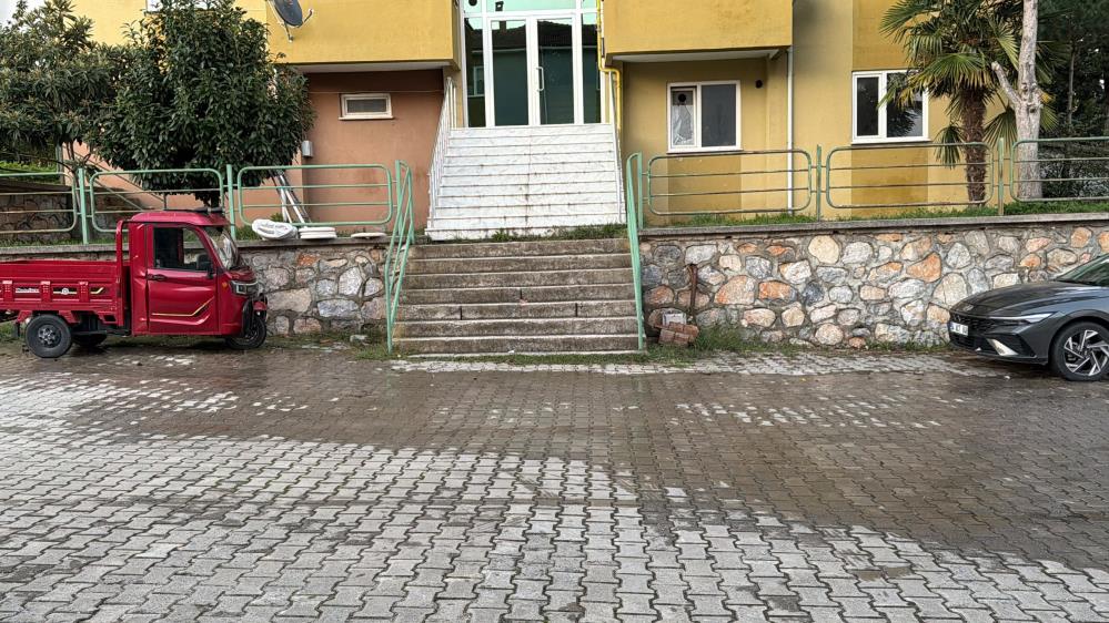 Evinin son eşyalarını almak için geldi, tartıştığı komşusu tarafından öldürüldü - 3. fotoğraf