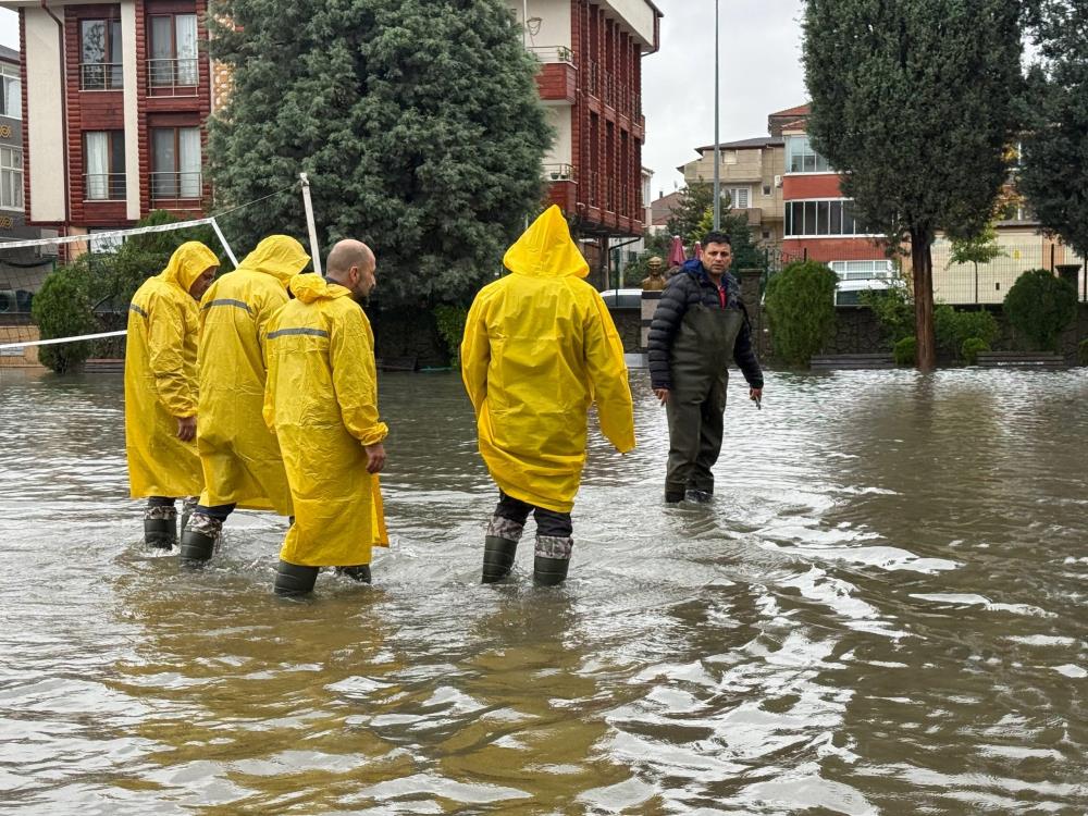 Karasu'da selden etkilenen 15 okulda hasar tespit çalışmaları sürüyor - 2. fotoğraf