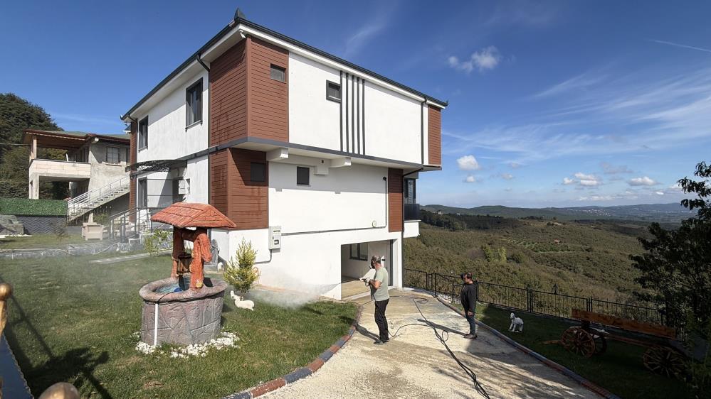 Kokarca istilasına karşı ilginç mücadele: İlaç yetmedi, tavuk ve hindiler devreye girdi - 12. fotoğraf