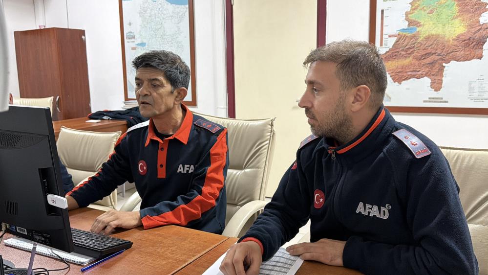 Kurtarma operasyonunda ninni söyleyerek bebeği uyutan AFAD personeli o anları anlattı - 1. fotoğraf