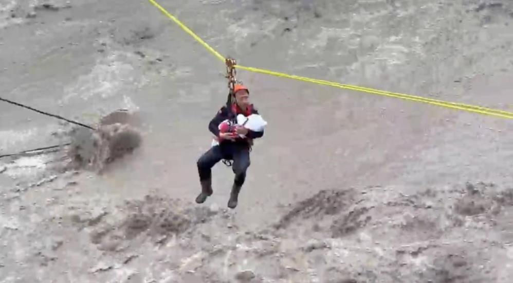 Kurtarma operasyonunda ninni söyleyerek bebeği uyutan AFAD personeli o anları anlattı - 5. fotoğraf