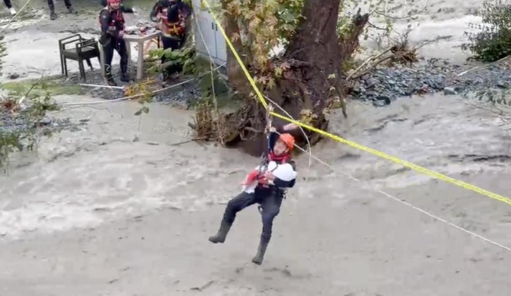 Kurtarma operasyonunda ninni söyleyerek bebeği uyutan AFAD personeli o anları anlattı - 6. fotoğraf