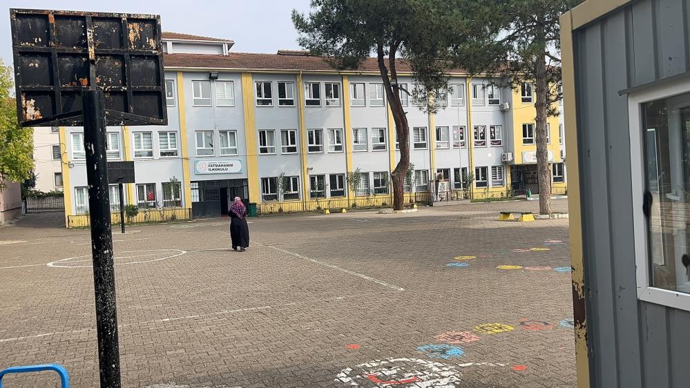 Öğrencilerin kavgasını ayıran hizmetli darbedildi, öğretmen baygınlık geçirdi - 1. fotoğraf