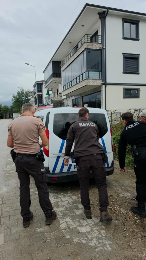 Önce basın mensubuna küfür etti, sonra suçu diğer şüpheliye attı - 2. fotoğraf