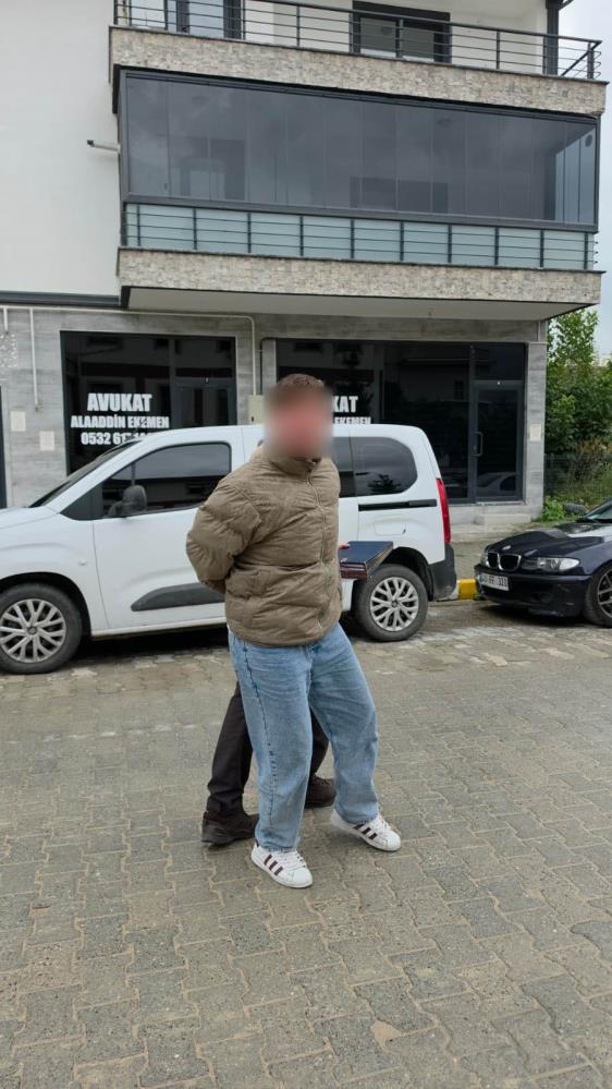 Önce basın mensubuna küfür etti, sonra suçu diğer şüpheliye attı - 1. fotoğraf