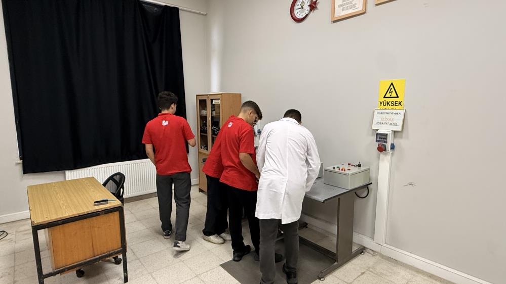 Rakiplerin çalıştıramadığı devreyi tek denemede çalıştırarak TEKNOFEST'de birinci oldular - 1. fotoğraf