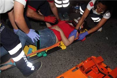 54 plakalı otomobil İzmit'te ticari taksiyle çarpıştı - 10. fotoğraf