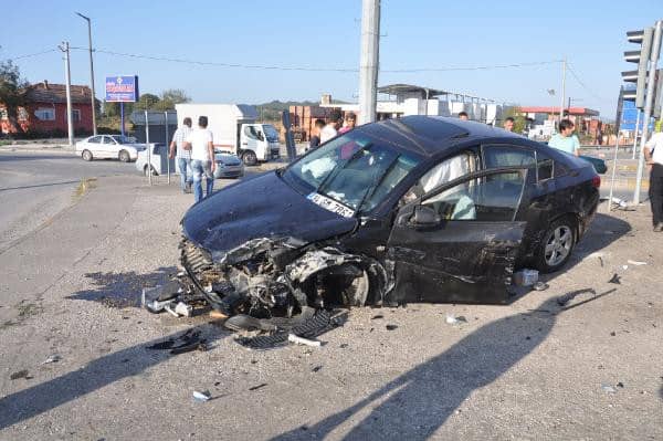 Akyazı'da kırmızı ışık ihlali: 7 yaralı - 2. fotoğraf