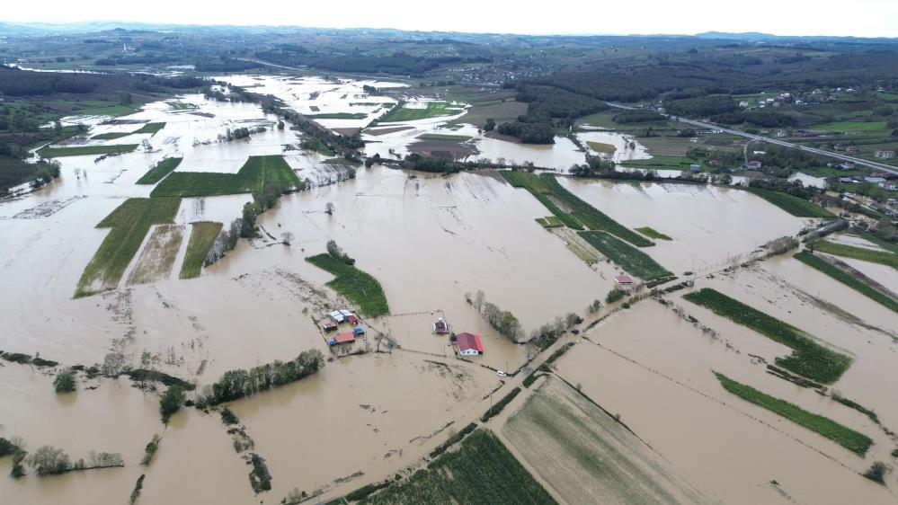 Sakarya'da su altında kalan tarım arazileri havadan görüntülendi - 1. fotoğraf