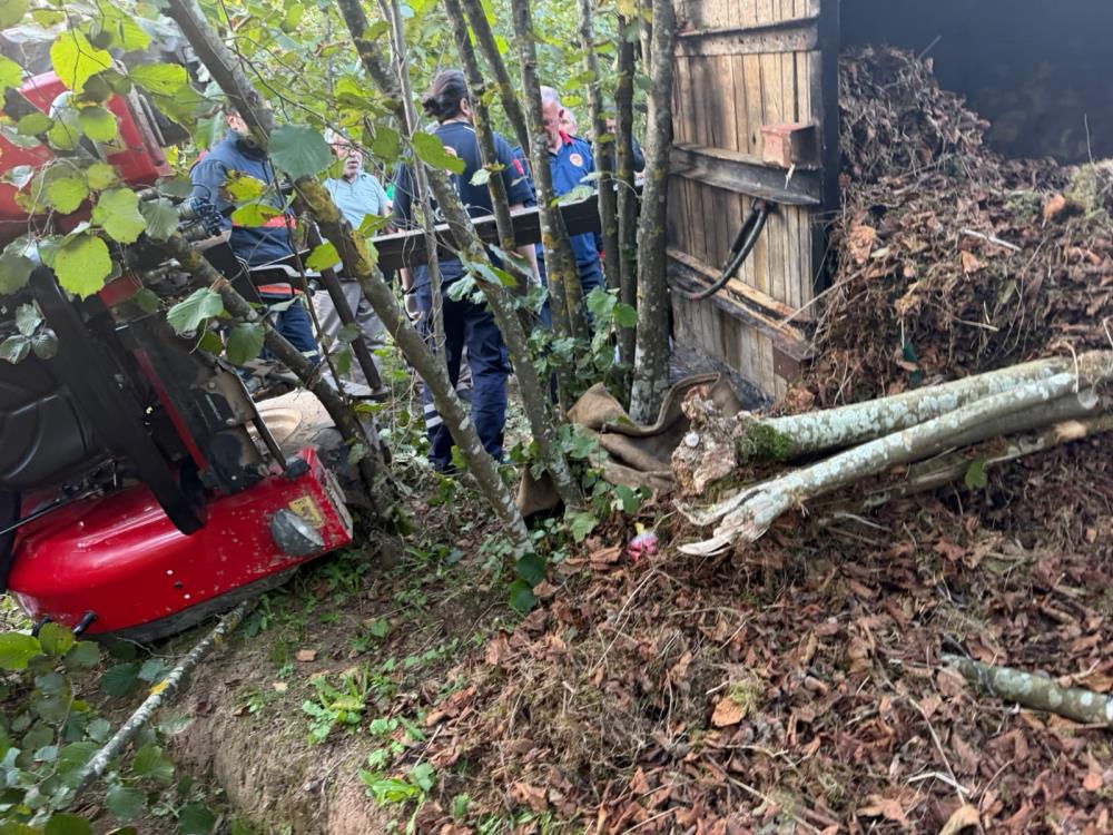 Sakarya’da traktör devrildi: 1 ölü, 2 yaralı - 3. fotoğraf