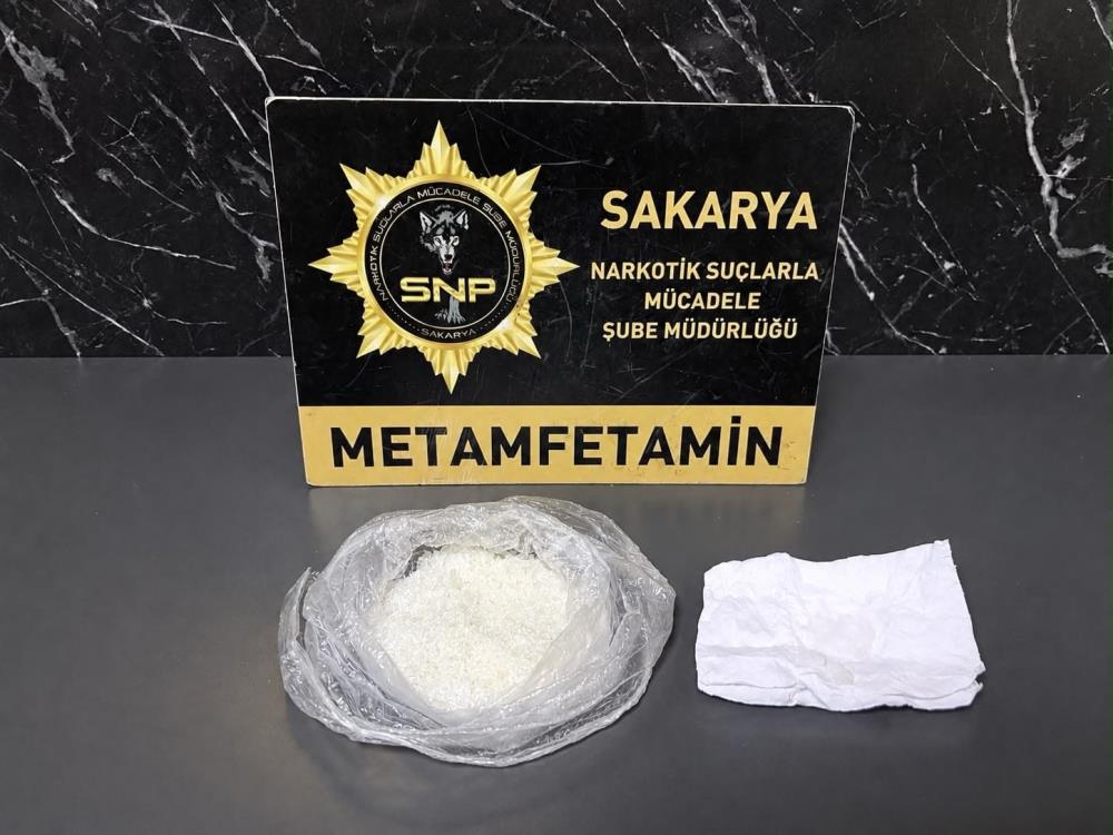 Sakarya'da uyuşturucu operasyonu: 2 şüpheliden biri tutuklandı - 1. fotoğraf