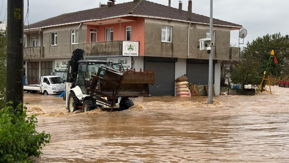 Sular yükseldi, mahalle göle döndü: Eğitime bir gün ara verildi - 3. fotoğraf