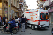 Elektrikli motosikletin altında kaldı