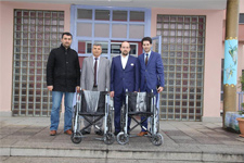 Ferizli\'de cezaevine tekerlekli sandalye hediye edildi