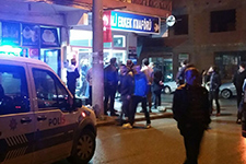 Akyazı'da iki grup birbirine girdi