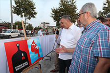 Darbeye Fırça Sergisi Kent Meydanında