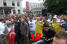 İsrail'i protesto edip bayrak yaktılar
