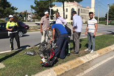 Elektrikli bisiklet ile motosiklet çarpıştı