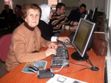 Evlat Hasreti, 65 Yaşında Ona Bilgisayar Öğretiyor