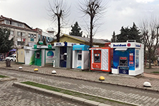 ATM'lerin para çekme yerlerini kırarak hırsızlık yapmak istediler