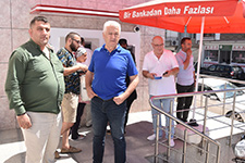 Döviz bozduran vatandaşa İspiroğlundan çerezlik fındık