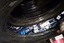 Yedek lastik içinden 720 paket kaçak sigara çıktı