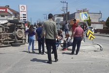 Ambulans kaza yaptı; ikisi sağlık personeli 3 yaralı