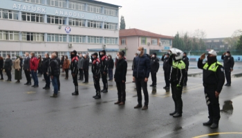 Sakarya'da tüm okullarda bayrak töreni yapıldı