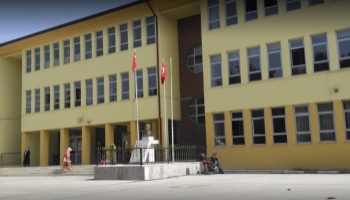 Geyve'de iki okul karantinaya alındı