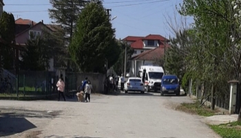 Akyazı'da araç oyun oynayan çocuklara çarptı 3 yaralı