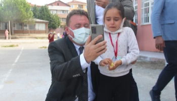 Başkan Gündoğdu, Ailesini Özleyen Kız Çocuğunu Babasıyla Görüştürdü