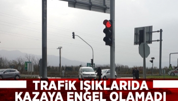 Trafik ışıklarıda kazaya engel olamadı