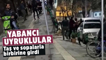 Sığınmacılar taş ve sopalarla birbirine girdi